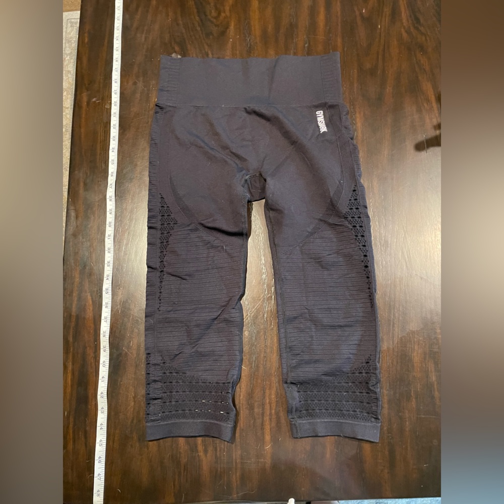 Gym shark capri leggings